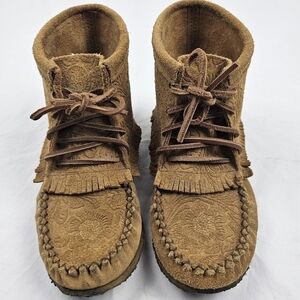 Laurentian Chief Women's Imperiale Floral Embossed Moccasin Lace Up Ankle Boots